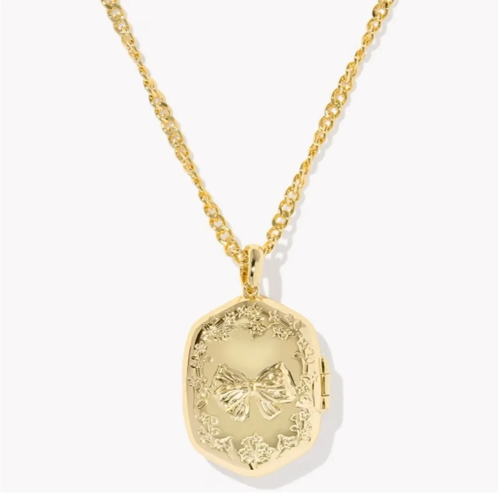 Kendra Scott x LoveShackFancy Daphne Gold Locket Necklace - Picture 7 of 16